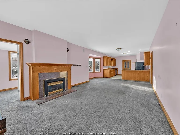 2311 University Ave W — Photo 4
