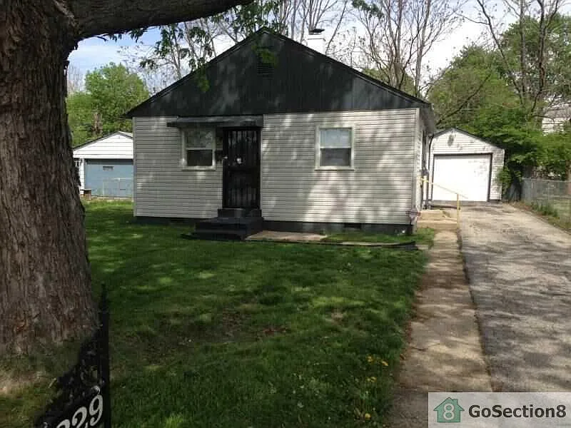 2329 N Moreland Ave photo 1