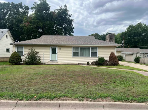 1529 N 3rd St, Arkansas City, KS 67005