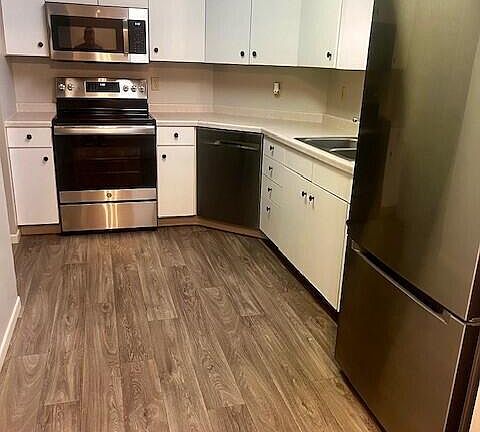 3rd image of 2285 Knightsbridge Ct