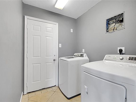 4th image of 1000 Cole Ct