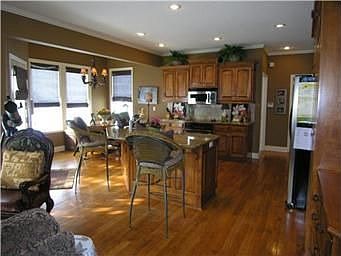 2nd image of 10410 N Saint Clair Ave