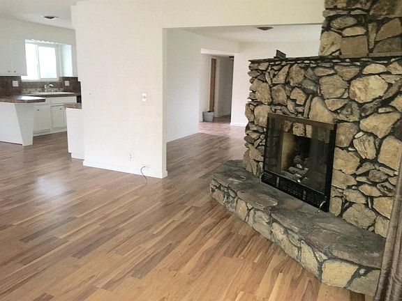 3rd image of 2845 Bobby Ln