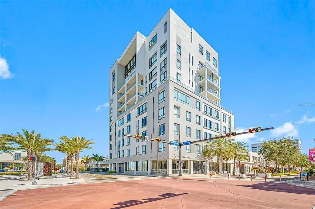 2 bed, 2.0 bath, 1187 sqft, $3,800 — Photo 1