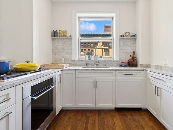 4th image of 215 W 88th St #11AB