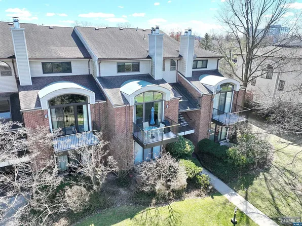 10 Peabody Ct #10, Teaneck, NJ 07666