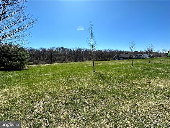 3rd image of 102 Briar Ct