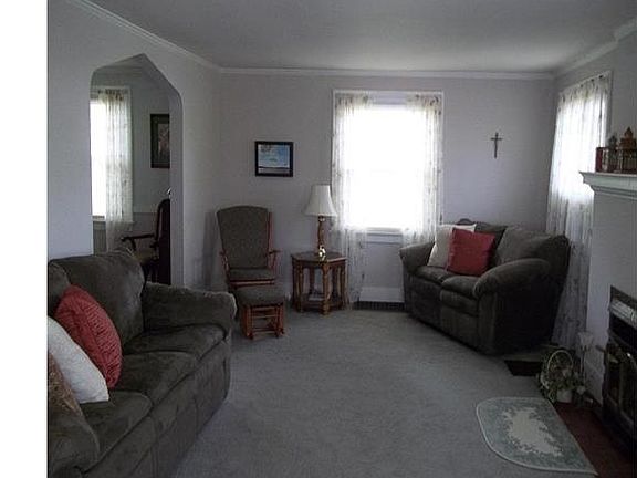 3rd image of 1603 Woodlawn Ct