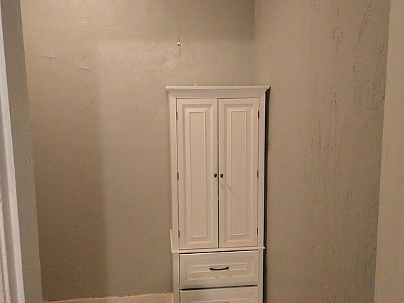 4th image of 805 W 10th St #1