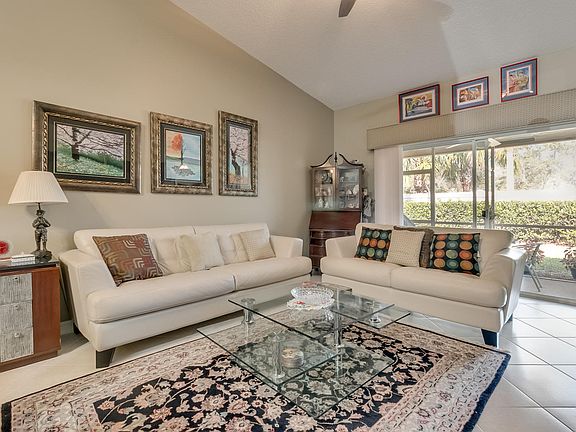 4th image of 8510 Logia Cir