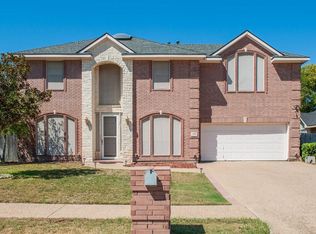 418 Hampton Cir, Grand Prairie, TX 75052