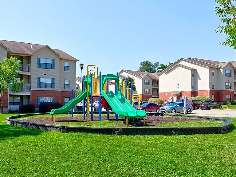 Fairfax Crossing Apartments — Photo 4