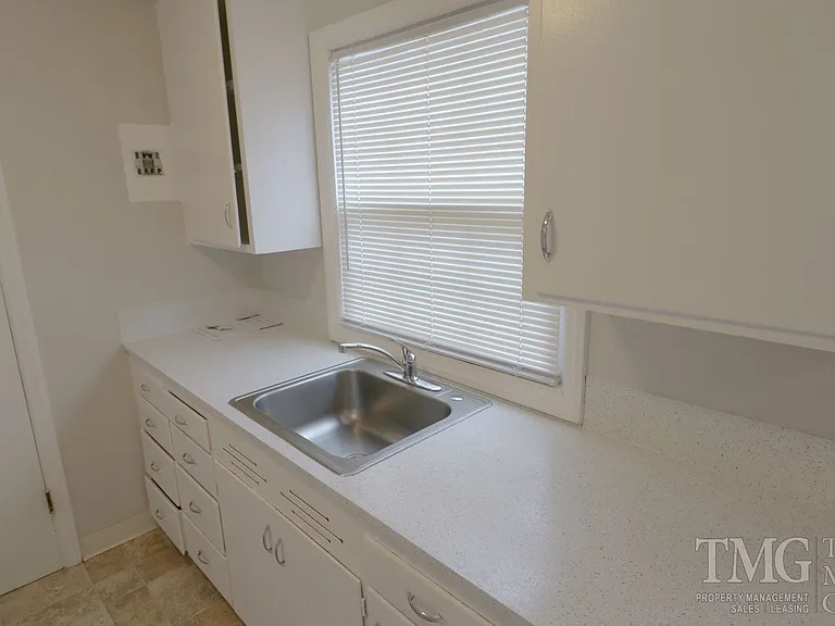1905 Daniels St #1915 — Photo 10
