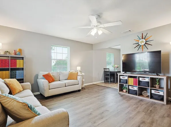 704 Boardwalk Ln, Denton, TX 76205