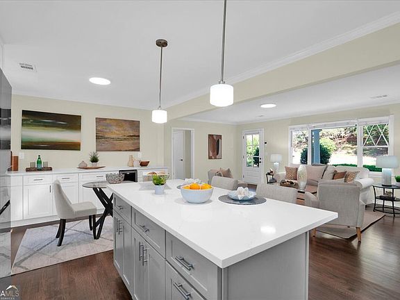 4th image of 2274 Burch Cir NE