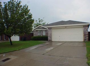 8005 Summer Sun Dr, Fort Worth, TX 76137