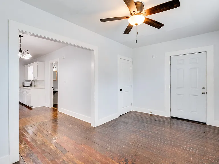 406 Voorhies St #B — Photo 10