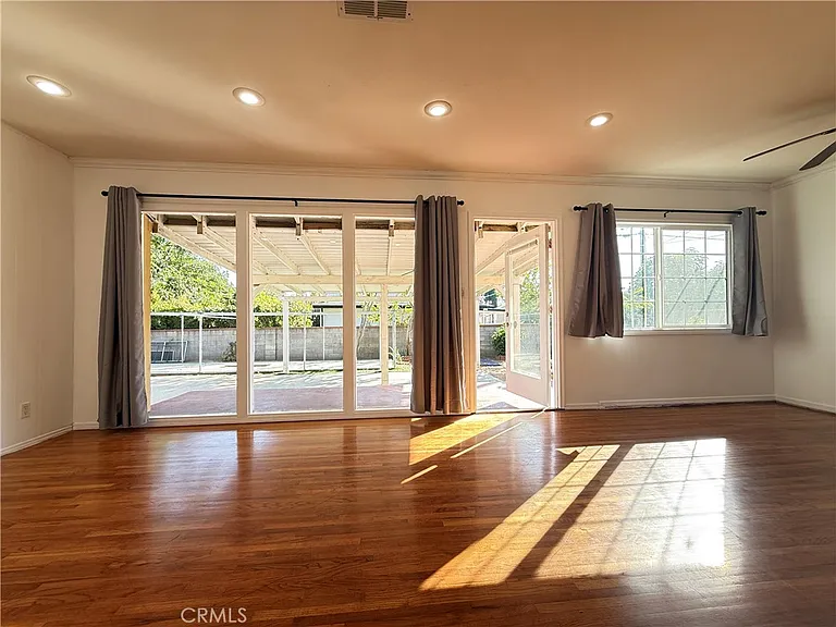 9279 Dorrington Ave — Photo 17