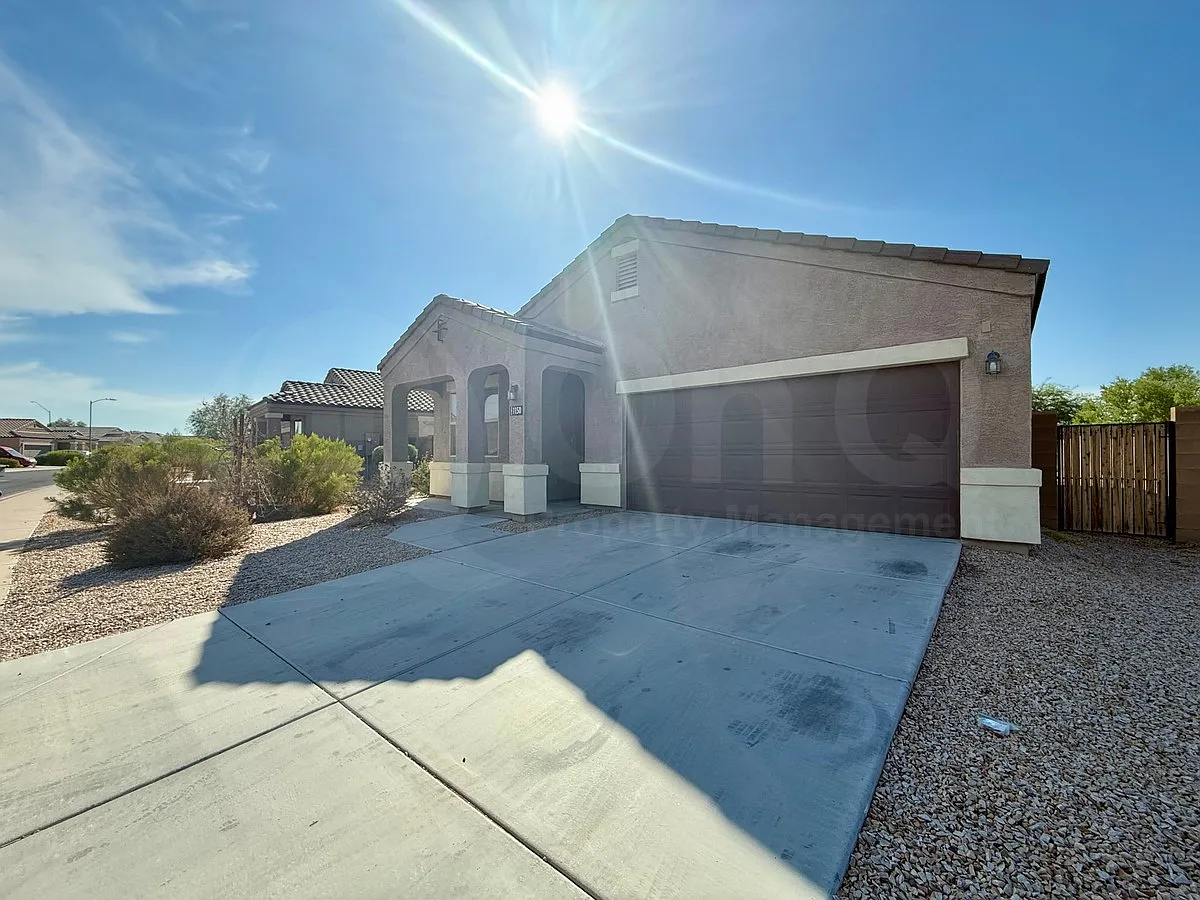 4 bed, 2.0 bath, 1716 sqft, $1,699 — Photo 4