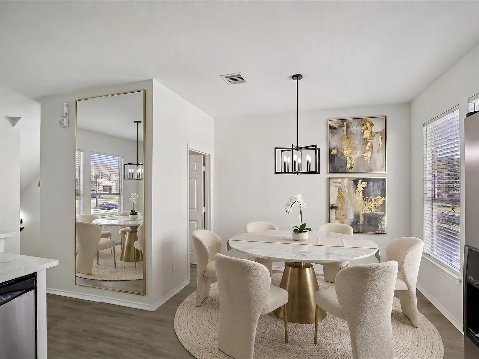 2 bed, 2.0 bath, 1832 sqft, $2,450 — Photo 4