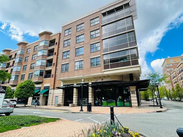 22 Avenue At Port Imperial APT 214, West New York, NJ 07093