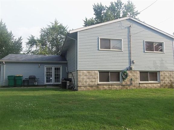 3rd image of 850 W 72nd Dr