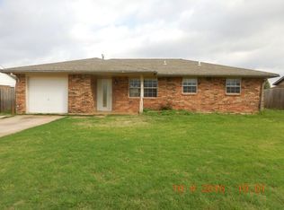 213 Cherokee St, Geronimo, OK 73543