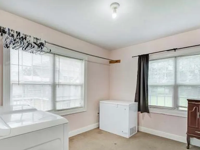 195 E Darby St — Photo 5