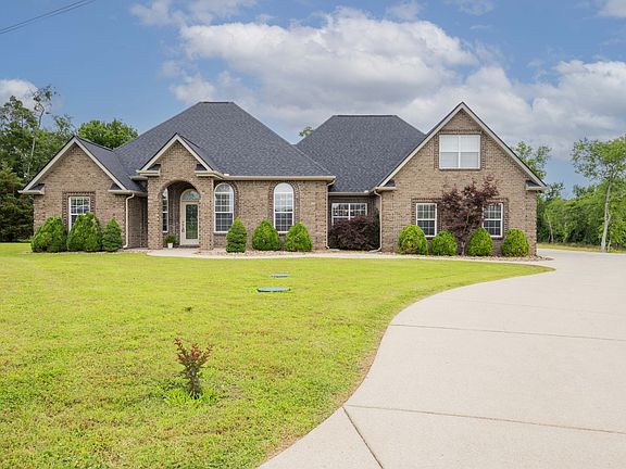 2nd image of 402 Beaumont Dr