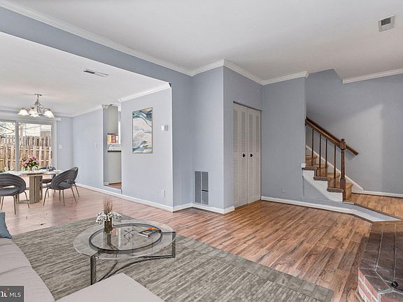 4th image of 2206 Minnear St