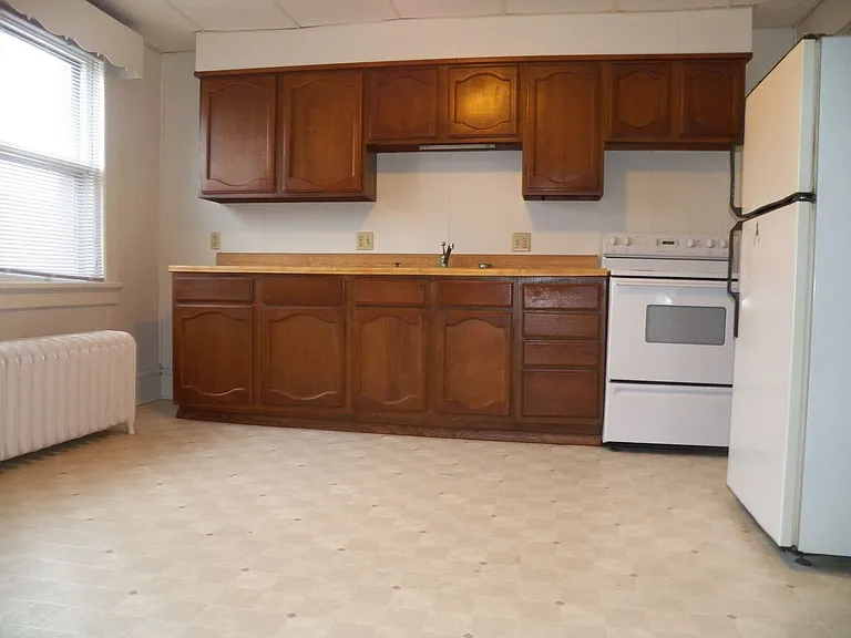 79 Main Ave — Photo 2