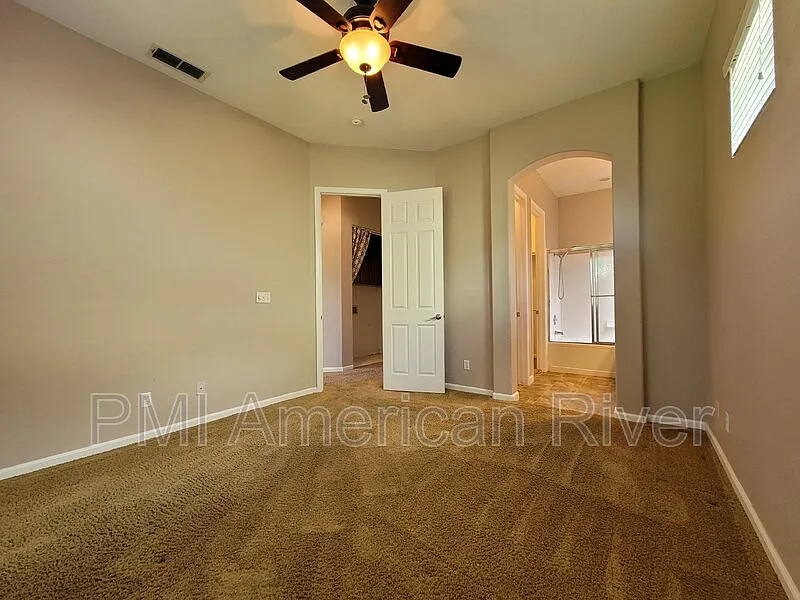 3 bed, 2.0 bath, 1385 sqft, $2,695 — Photo 4