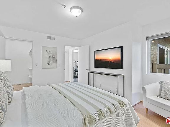 3rd image of 1731 Barry Ave APT 109