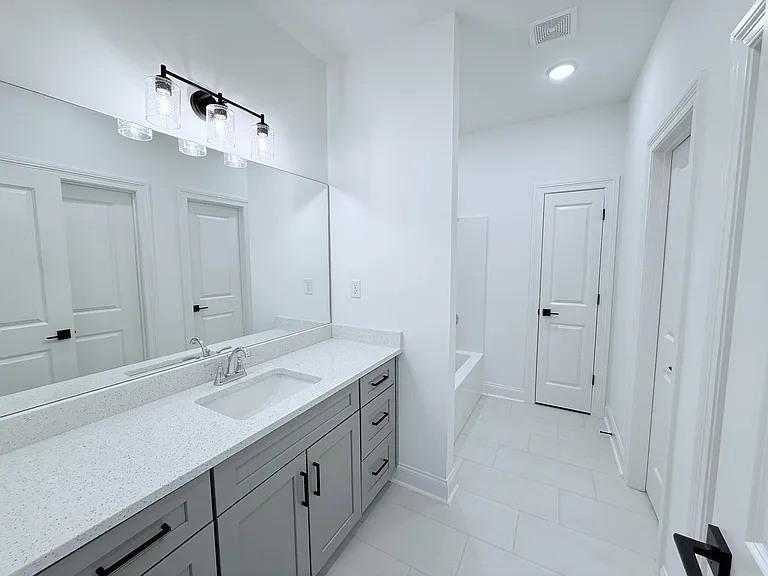 618 Cottage Grove Cir — Photo 9