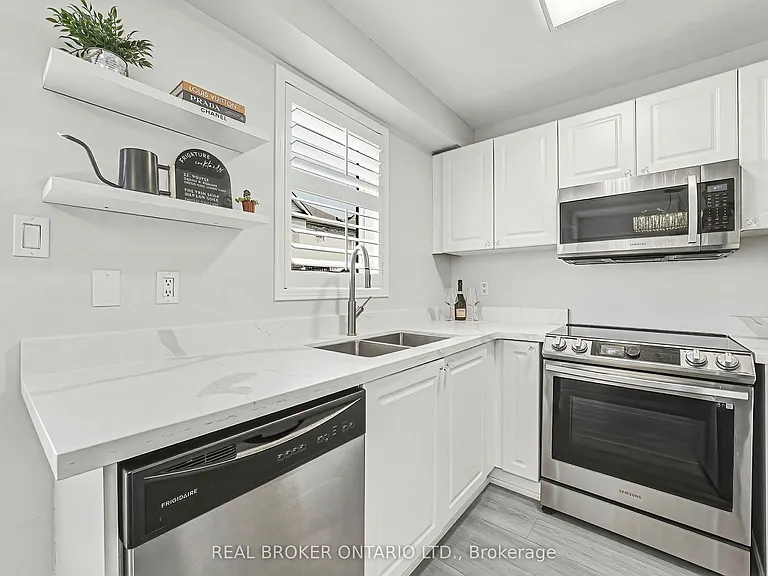 2259 Seton Cres — Photo 10