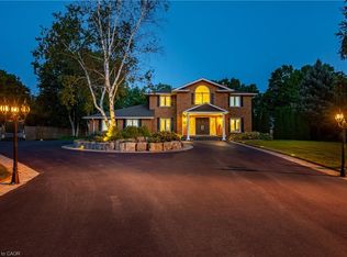 24 John Martin Cres, Hamilton, ON L8B 0Z9