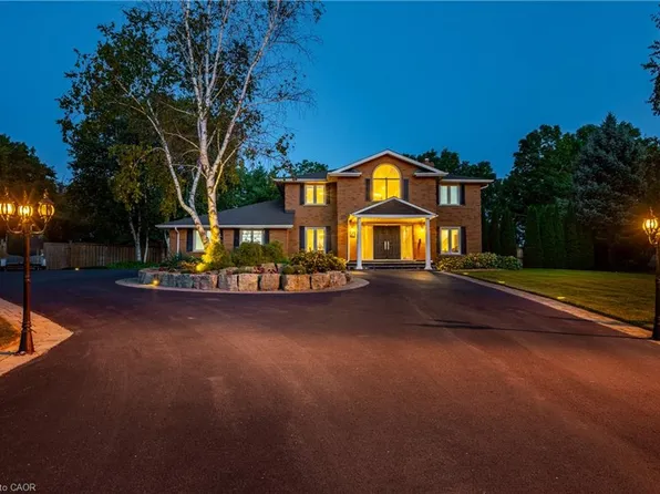 24 John Martin Cres, Hamilton, ON L8B 0Z9