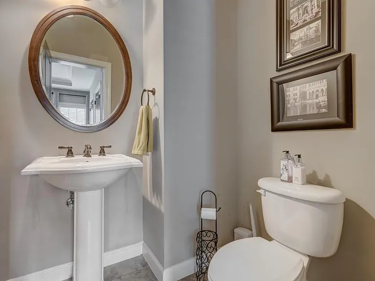 2114 W Village Xing SE — Photo 32