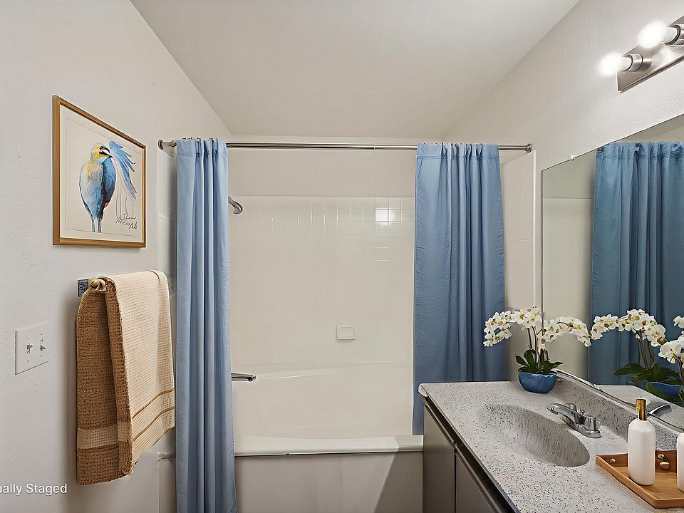 Village Square Apartments_Staged4