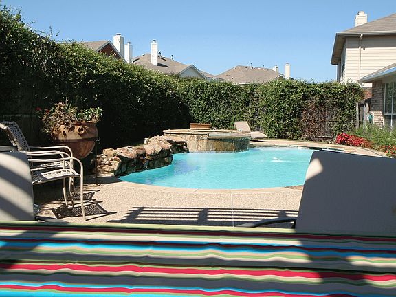 3rd image of 212 Willowlake Dr