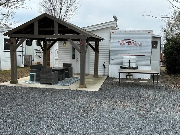 106 Gregory Dr, New London, NC 28127