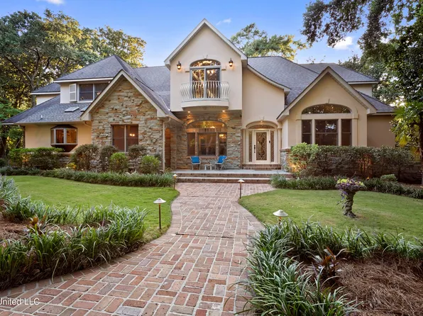 617 Catchot Pl, Ocean Springs, MS 39564