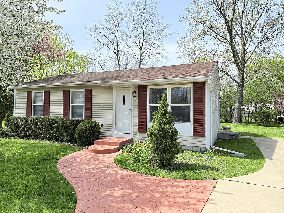 18 W Eden Ct