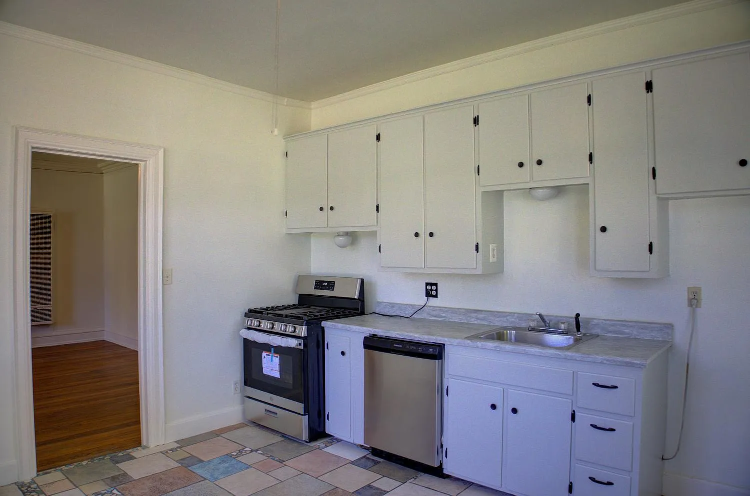 2 bed, 1200 sqft, $1,075 — Photo 4