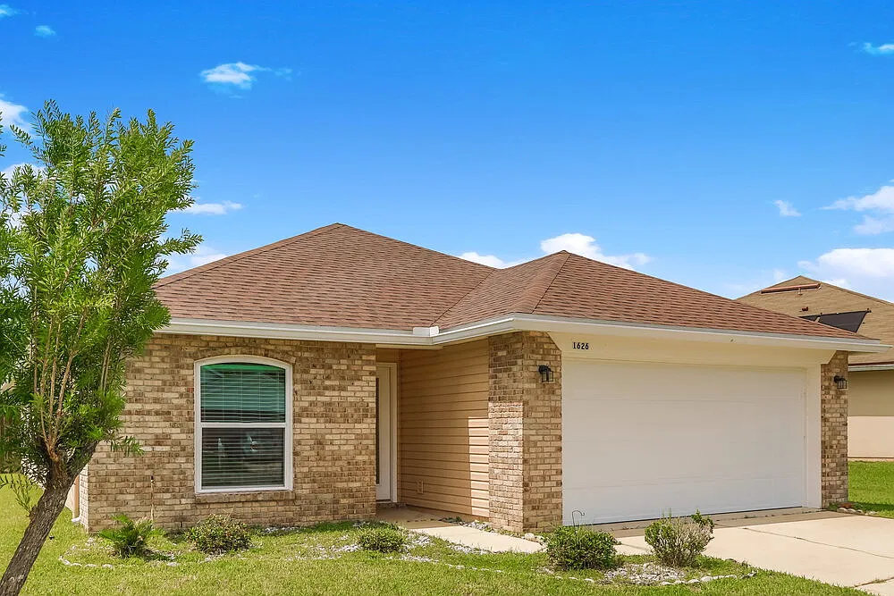 3 bed, 2.0 bath, 1480 sqft, $1,920 — Photo 3