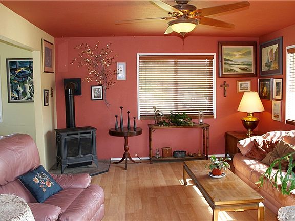 3rd image of 684 Wilkie Ln