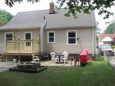 3rd image of 987 Clinton Ave