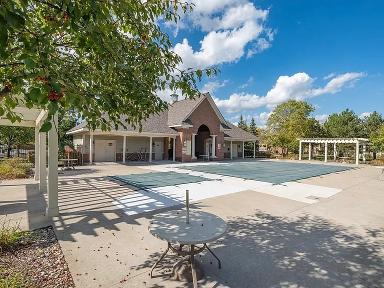 15357 Yale Dr — Photo 9