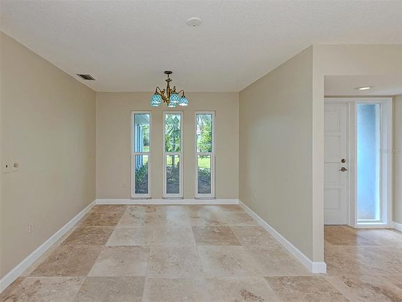 5th image of 1007 River Oaks Ct