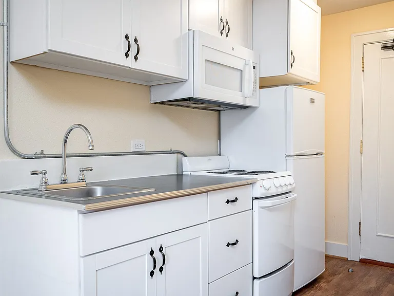 Mississippi Court | Kitchen
